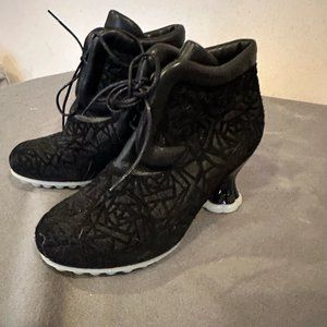 COSMOS HYPNOS PADDED ANKLE BOOT